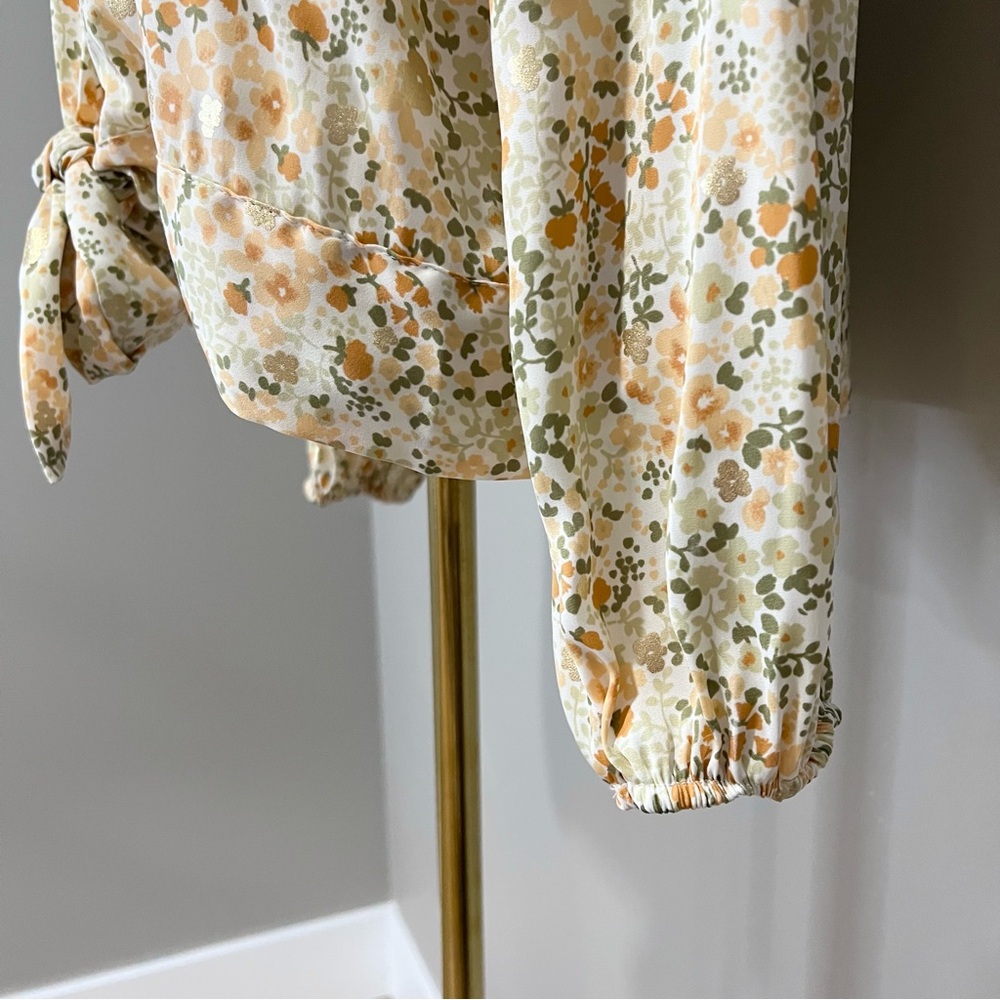 LC Lauren Conrad Floral Button Down Tie Waist Blouse Size M - Picture 4 of 11
